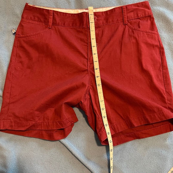 Women Dockers Two Button Mid Rise Plain Front Stretch Cargo Shorts in Red Size 8 - Picture 4 of 5